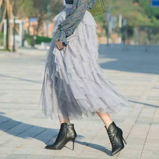 Falda Larga de Tul Gris Perla – Look Bohemio Chic y Etéreo